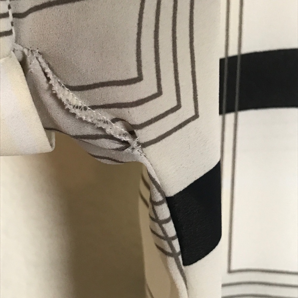 Eac- White /Black Short Sleeve Blouse Size Medium View 2